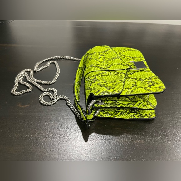 Zara Neon Snake Skin Print Silver Chain Crossbody Bag - Picture 4 of 10